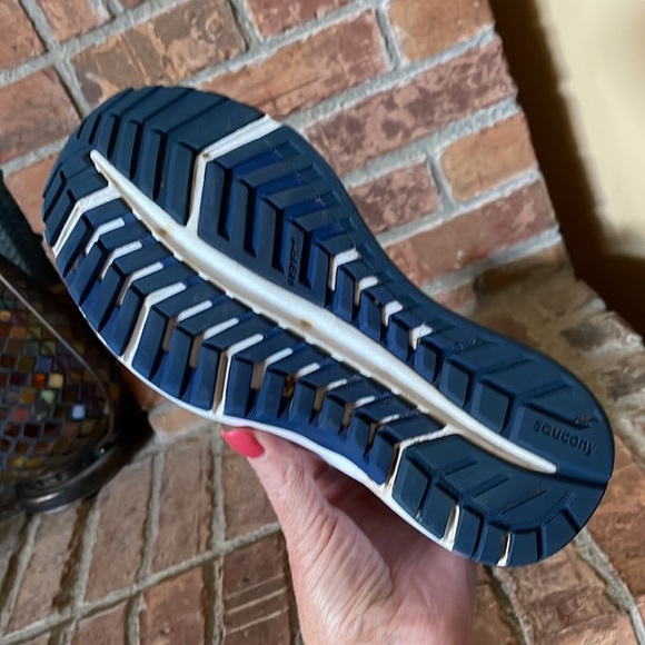 Saucony Omni 19 Athletic Shoes - Picture 6 of 10